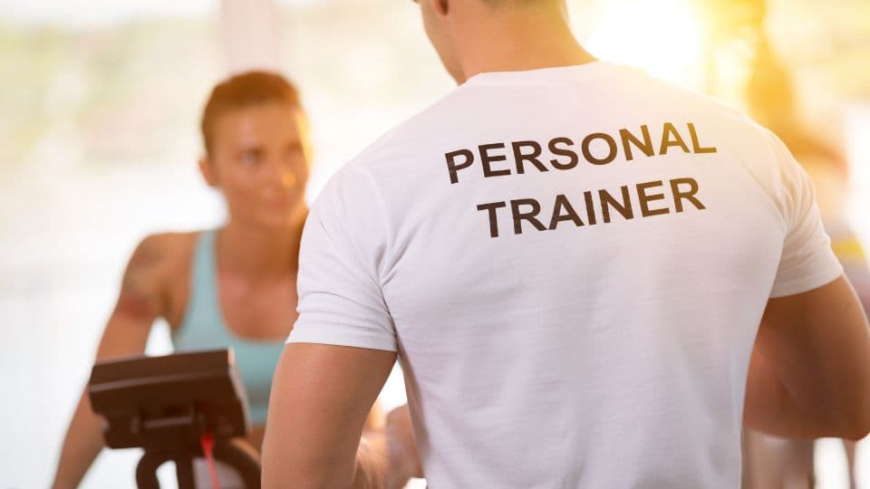 Personal trainer coaching client